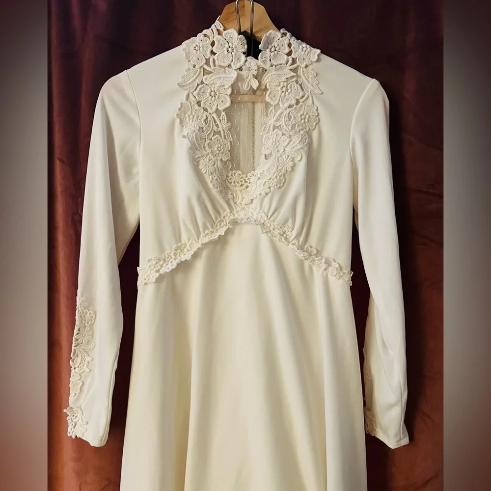 70’s Vintage wedding gown small/med - Picture 1 of 5